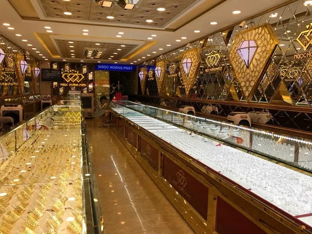 Đổi tiền tại các tiệm vàng